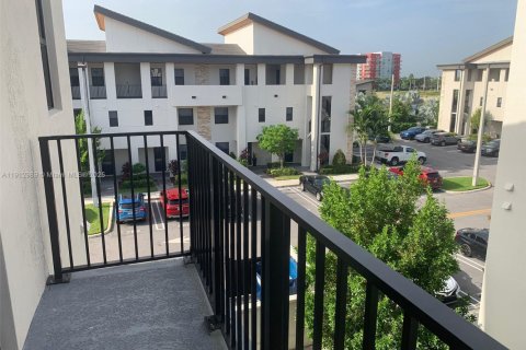 Copropriété à louer à Doral, Floride: 3 chambres, 125.14 m2 № 1969272 - photo 1