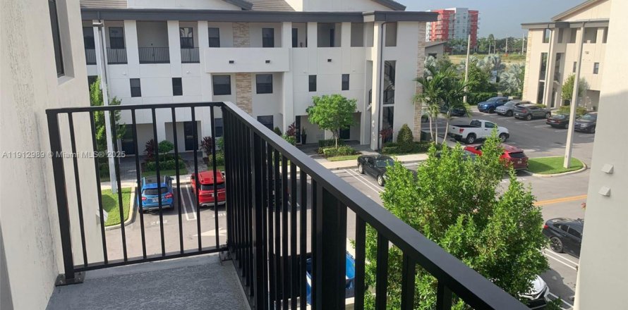 Condo à Doral, Floride, 3 chambres № 1969272