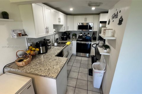 Купить кондоминиум в Майами, Флорида 2 спальни, 94.76м2, № 2050308 - фото 11