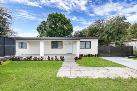 House in Miami, Florida 3 bedrooms, 122.07 sq.m. № 1950841 - photo 2