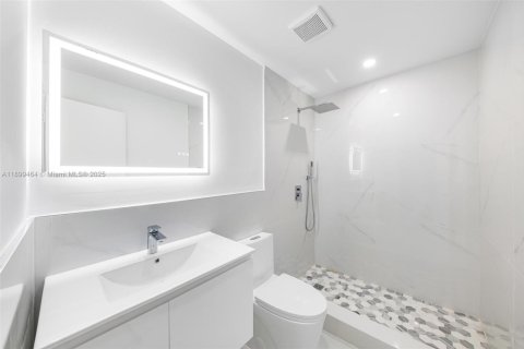 House in Miami, Florida 3 bedrooms, 122.07 sq.m. № 1950841 - photo 13