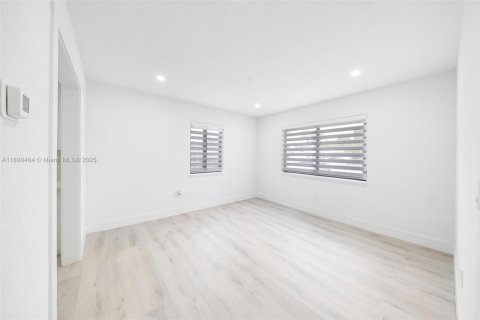 House in Miami, Florida 3 bedrooms, 122.07 sq.m. № 1950841 - photo 7