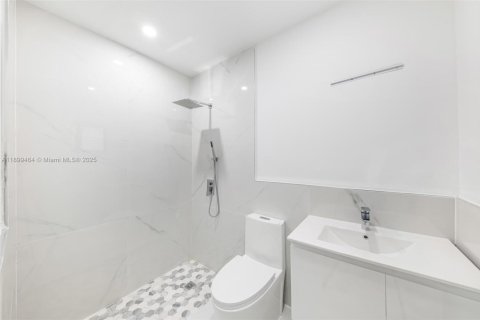House in Miami, Florida 3 bedrooms, 122.07 sq.m. № 1950841 - photo 20