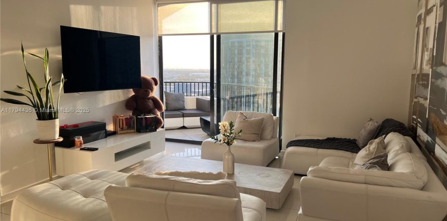 Condominio en Doral, Florida, 2 dormitorios  № 1978643