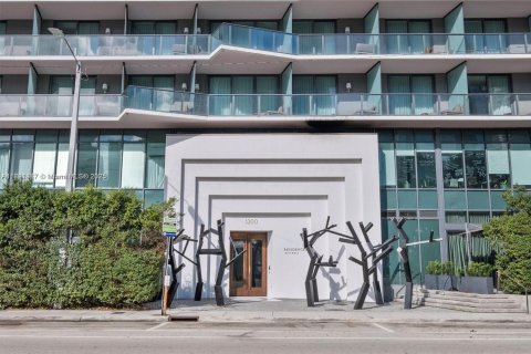 Condo in Miami, Florida, 2 bedrooms  № 1944120 - photo 30