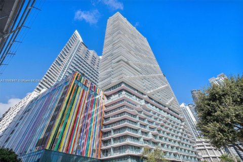 Condo in Miami, Florida, 2 bedrooms  № 1944120 - photo 1