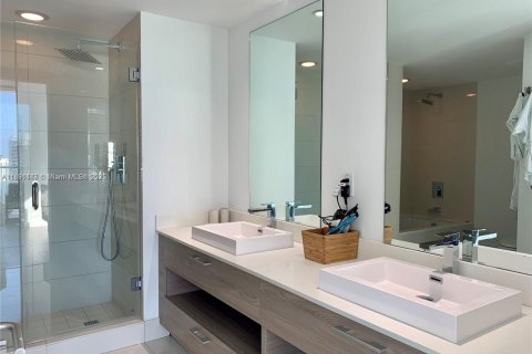 Condo in Miami, Florida, 2 bedrooms  № 1944120 - photo 14