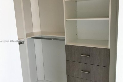 Condo in Miami, Florida, 2 bedrooms  № 1944120 - photo 13