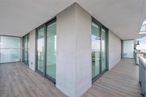 Condo in Miami, Florida, 2 bedrooms  № 1944120 - photo 17