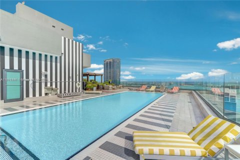 Condo in Miami, Florida, 2 bedrooms  № 1944120 - photo 21