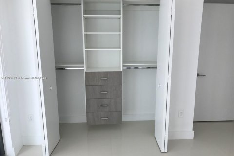Condo in Miami, Florida, 2 bedrooms  № 1944120 - photo 10