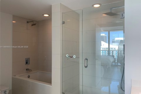 Condo in Miami, Florida, 2 bedrooms  № 1944120 - photo 12