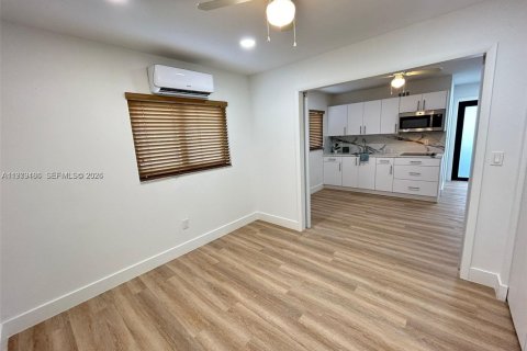Propiedad comercial en alquiler en Miami, Florida, 1 dormitorio, 31.12 m2 № 2044652 - foto 17