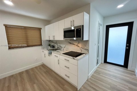 Propiedad comercial en alquiler en Miami, Florida, 1 dormitorio, 31.12 m2 № 2044652 - foto 9
