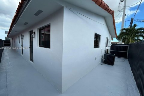 Propiedad comercial en alquiler en Miami, Florida, 1 dormitorio, 31.12 m2 № 2044652 - foto 2