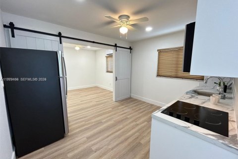 Propiedad comercial en alquiler en Miami, Florida, 1 dormitorio, 31.12 m2 № 2044652 - foto 6