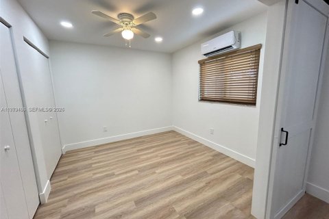 Propiedad comercial en alquiler en Miami, Florida, 1 dormitorio, 31.12 m2 № 2044652 - foto 14
