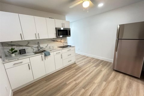 Propiedad comercial en alquiler en Miami, Florida, 1 dormitorio, 31.12 m2 № 2044652 - foto 11