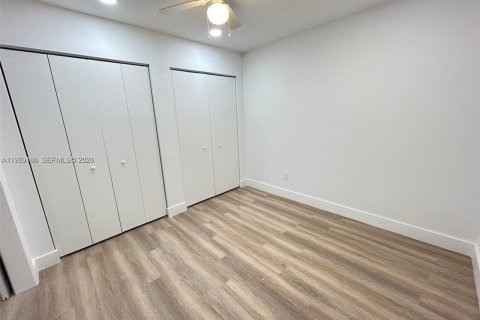 Propiedad comercial en alquiler en Miami, Florida, 1 dormitorio, 31.12 m2 № 2044652 - foto 15