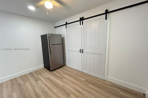 Propiedad comercial en alquiler en Miami, Florida, 1 dormitorio, 31.12 m2 № 2044652 - foto 13