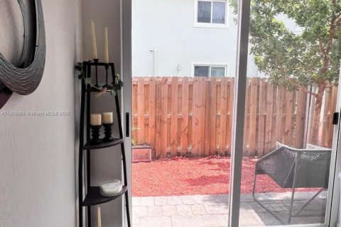 Adosado en venta en Florida City, Florida, 3 dormitorios, 127.83 m2 № 1747859 - foto 6