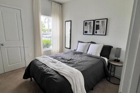 Adosado en venta en Florida City, Florida, 3 dormitorios, 127.83 m2 № 1747859 - foto 2