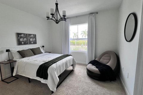 Adosado en venta en Florida City, Florida, 3 dormitorios, 127.83 m2 № 1747859 - foto 5