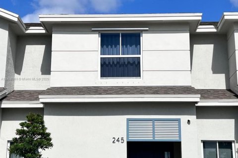 Adosado en venta en Florida City, Florida, 3 dormitorios, 127.83 m2 № 1747859 - foto 1