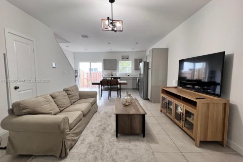 Adosado en venta en Florida City, Florida, 3 dormitorios, 127.83 m2 № 1747859 - foto 11