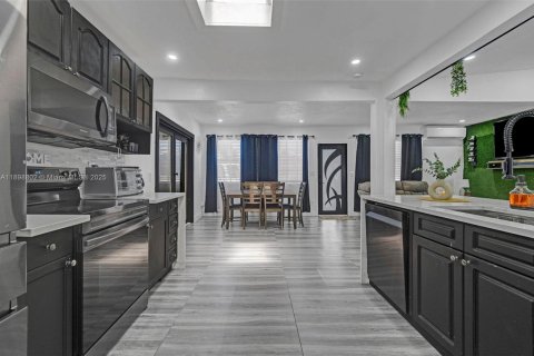 Villa ou maison à vendre à West Park, Floride: 4 chambres, 154.68 m2 № 1962973 - photo 1