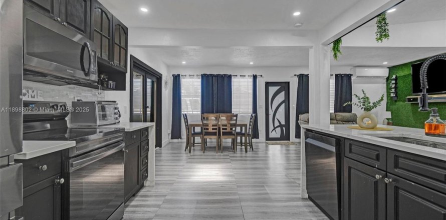 Villa ou maison à West Park, Floride 4 chambres, 154.68 m2 № 1962973