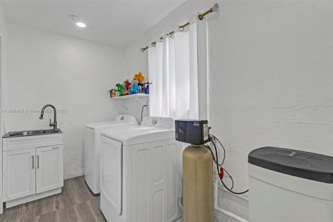 Villa ou maison à vendre à West Park, Floride: 4 chambres, 154.68 m2 № 1962973 - photo 15