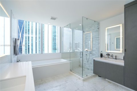 Condo in Miami, Florida, 3 bedrooms  № 2090346 - photo 12