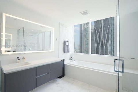 Condo in Miami, Florida, 3 bedrooms  № 2090346 - photo 13