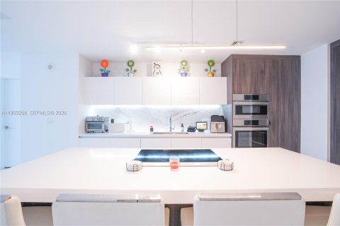 Condo in Miami, Florida, 3 bedrooms  № 2090346 - photo 19