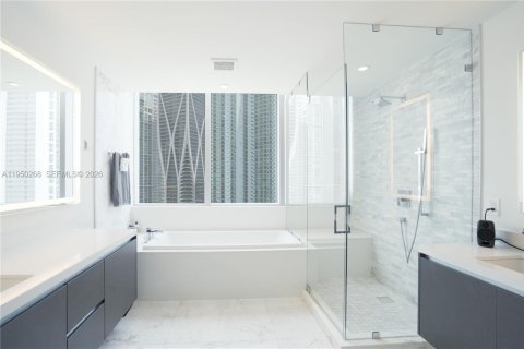 Condo in Miami, Florida, 3 bedrooms  № 2090346 - photo 14