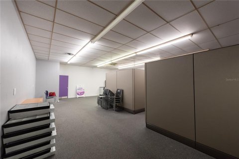 Propiedad comercial en alquiler en New Port Richey, Florida № 1068815 - foto 4