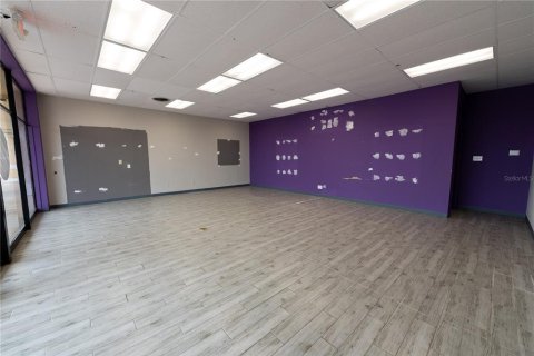 Propiedad comercial en alquiler en New Port Richey, Florida № 1068815 - foto 3
