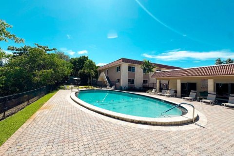 Copropriété à vendre à Wilton Manors, Floride: 2 chambres, 109.62 m2 № 2169372 - photo 2