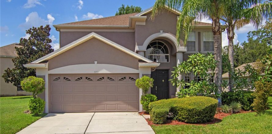 House in Orlando, Florida 5 bedrooms, 259.66 sq.m. № 1855876