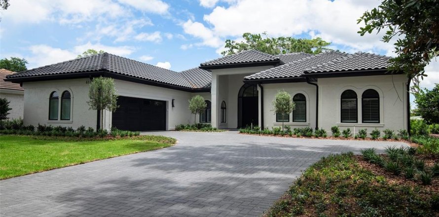 House in Windermere, Florida 3 bedrooms, 263.47 sq.m. № 2210949