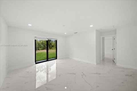 Casa en venta en Lehigh Acres, Florida, 3 dormitorios, 117.99 m2 № 1779776 - foto 28