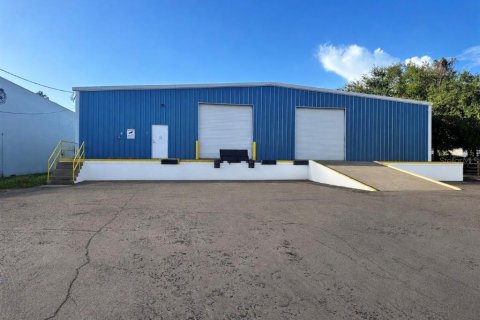 Immobilier commercial à Orlando, Floride 1397.25 m2 № 2354666