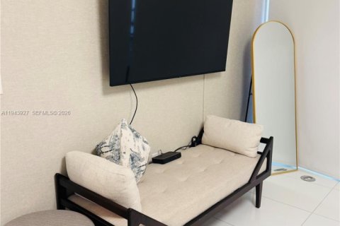 Condo in Miami, Florida, 2 bedrooms  № 2000828 - photo 12