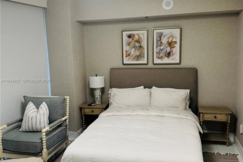 Condo in Miami, Florida, 2 bedrooms  № 2000828 - photo 11