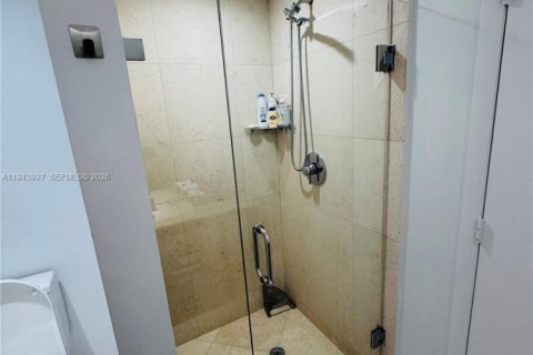 Condo in Miami, Florida, 2 bedrooms  № 2000828 - photo 14