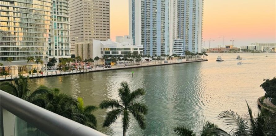 Condo in Miami, Florida, 2 bedrooms  № 2000828