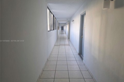 Снять в аренду кондоминиум в Майами, Флорида 1 спальня, 75.53м2, № 2045556 - фото 4