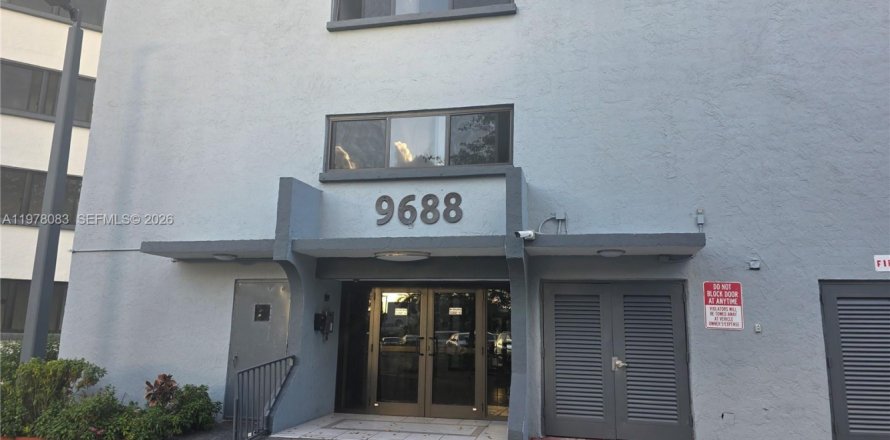 Кондоминиум с 1 спальней в Майами, Флорида № 2045556