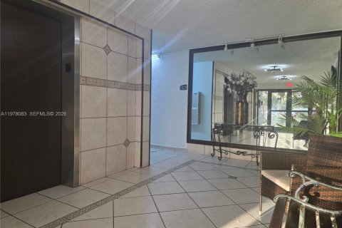 Снять в аренду кондоминиум в Майами, Флорида 1 спальня, 75.53м2, № 2045556 - фото 3